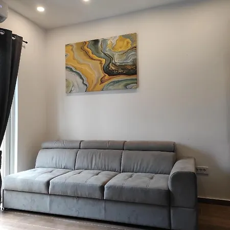 Ferma Apartment *